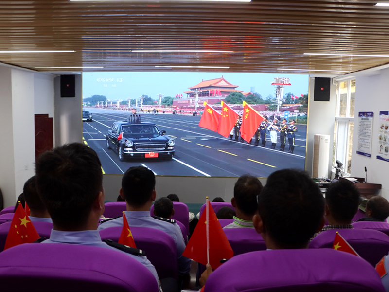 观看大阅兵 (7).jpg