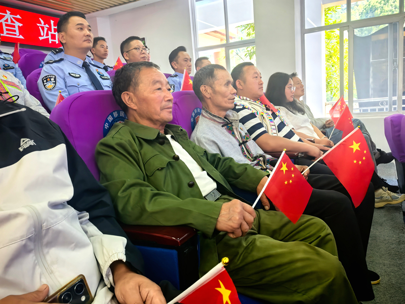 观看大阅兵 (5).jpg